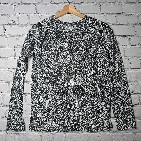 Athleta Ultimate Train Black White Print Long Sleeve Crew Neck Top Size Small - Picture 6 of 10